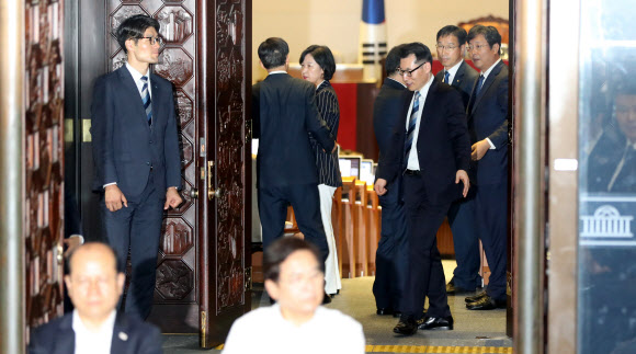 본회의장의 추미애 대표