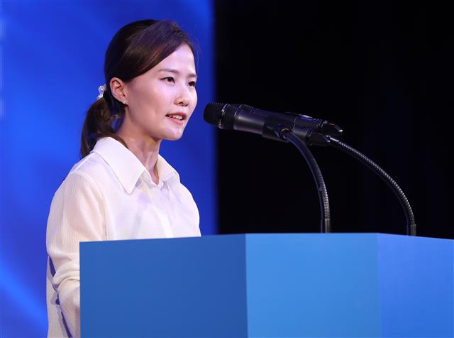 컬링 김은정이 15일 서울 송파구 올림픽파크텔에서 열린 2018 평창동계올림픽 선수단 오찬에서 선수 대표로 인사말을 하고 있다.  뉴스1
