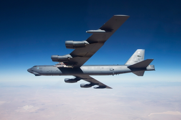 32t의 폭약을 실을 수 있는 미군 전략폭격기 ‘B-52’
