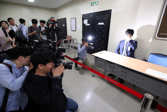 취재진만 있는 방청권 응모 현장