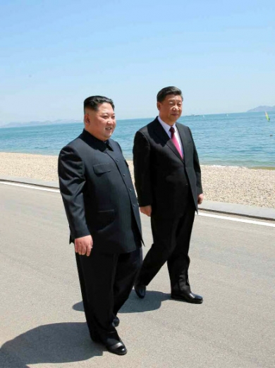 김정은(왼쪽) 북한 국무위원장과 시진핑 중국 국가주석. 연합뉴스