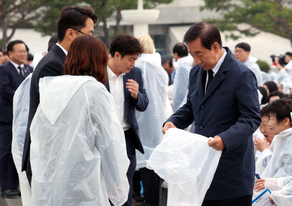 5·18 민주묘지 찾은 김성태