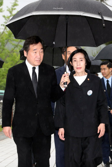 기념식장 향하는 이낙연-피우진