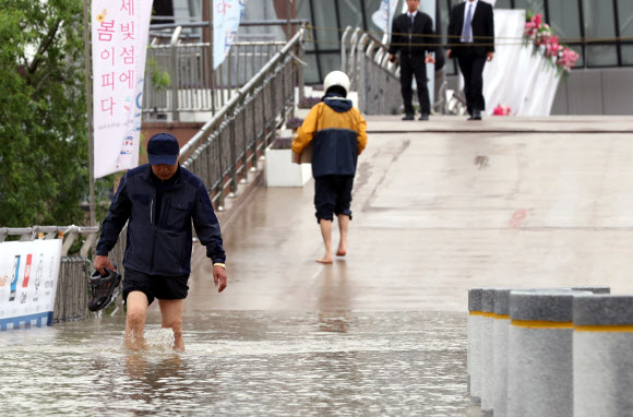 ‘길이 끊겨도 배달한다’