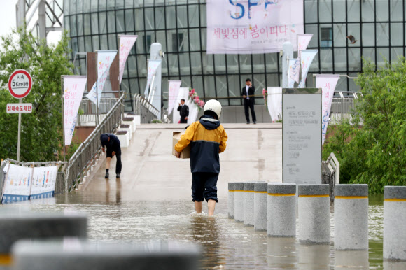 길이 끊겨도 배달은 한다