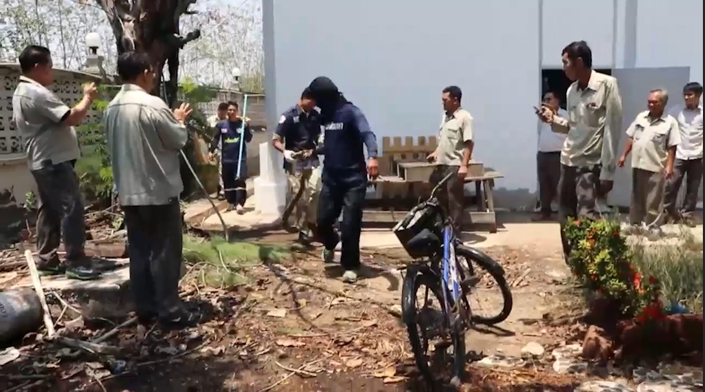 애완견을 잡아 먹고 포획된 뱀 모습(유튜브 영상 캡처)