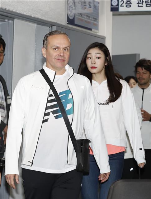 올댓스케이트 기자회견 참석하는 데이비드 윌슨과 김연아