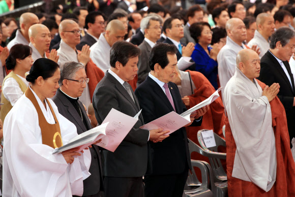 봉축법요식 참석한 국회의장과 문화장관