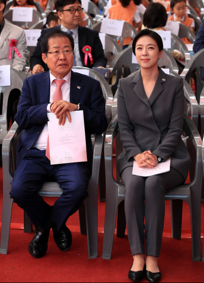 봉축 법요식 참석한 홍준표-배현진