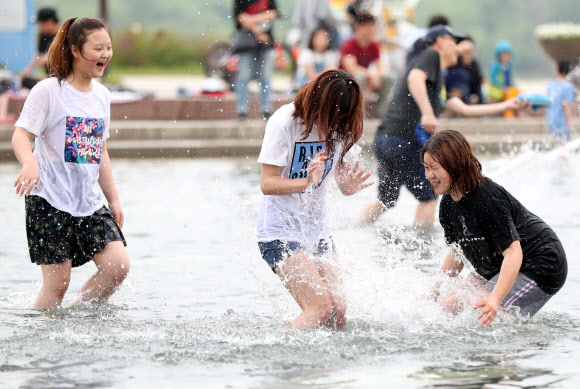 ‘우정을 듬뿍 담아?’