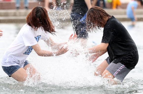 ‘우정을 듬뿍 담아?’