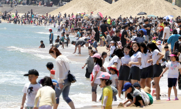 초여름 날씨 해운대 북적