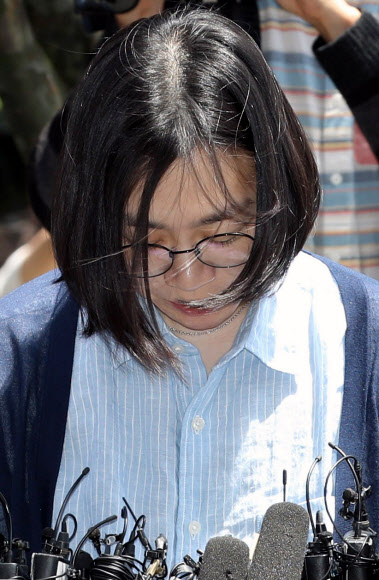 취재진 질문 받는 조현아