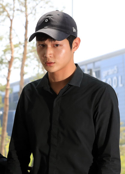 ‘동료 연예인 성추행’ 혐의, 이서원 검찰 소환