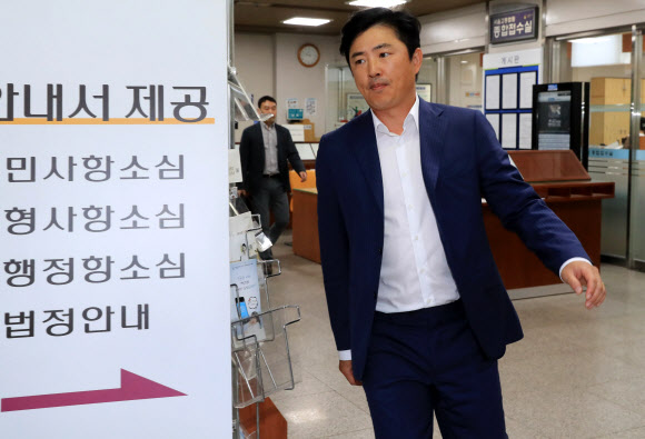 1심 선고 출석하는 고영태