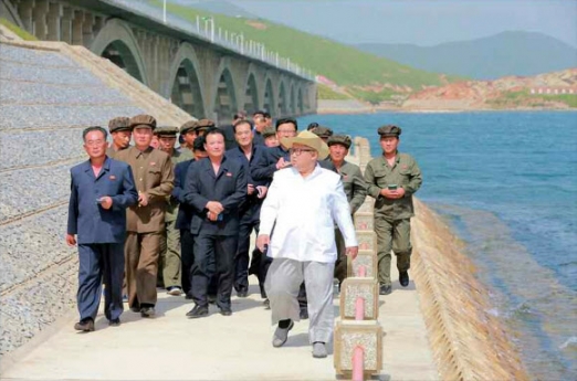 북한 김정은, 새로 완공된 고암∼답촌 철로 시찰