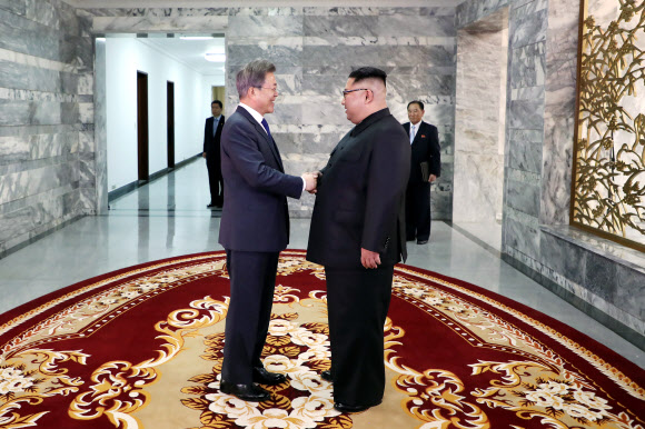 문대통령, 김정은 위원장과 두 번째 정상회담 개최