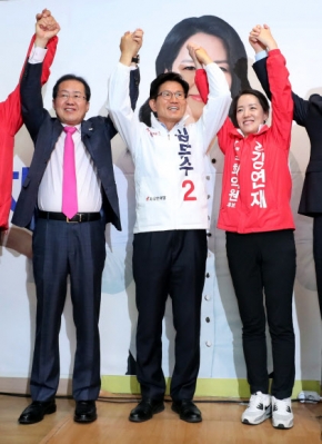 강연재 선거사무소 개소식 찾은 홍준표와 김문수