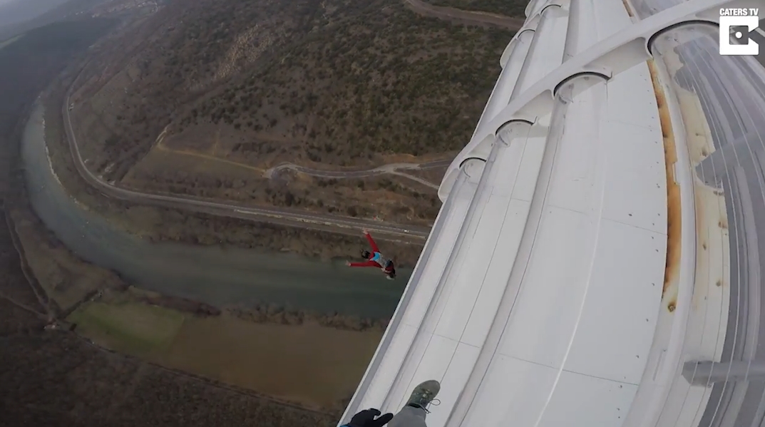 수 백미터 다리 높이에서 직접 체험하는 듯한 1인칭 시점 낙하 모습(유튜브 영상 캡처)