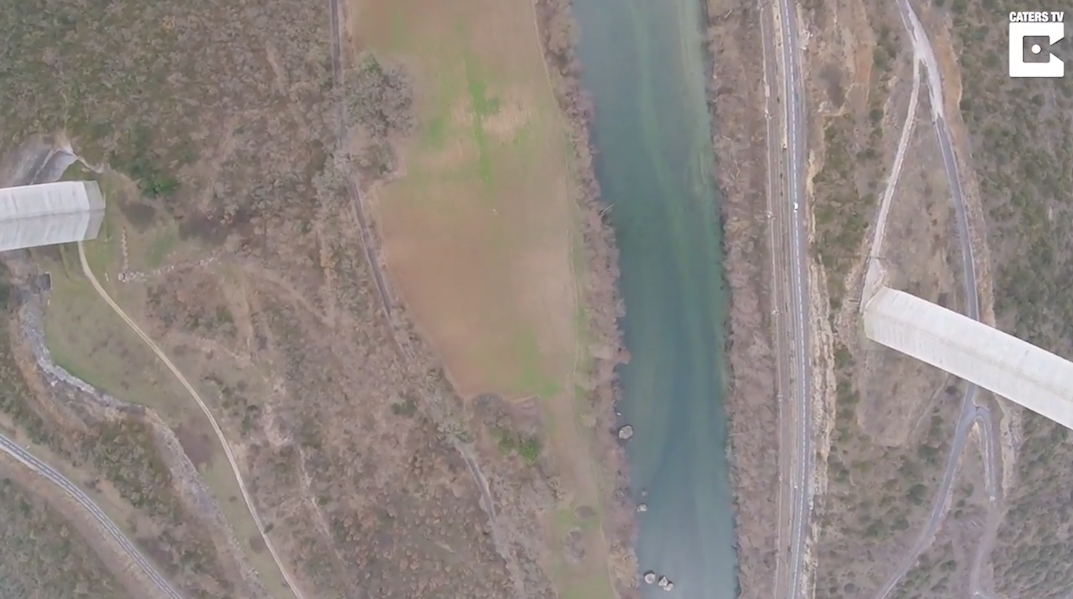 수 백미터 다리 높이에서 직접 체험하는 듯한 1인칭 시점 낙하 모습(유튜브 영상 캡처)