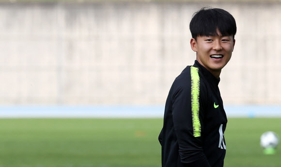 밝게 웃는 이승우