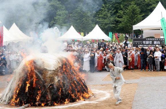 무산 스님, ‘한줌 재 되어’