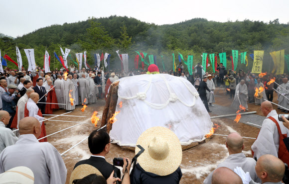 ‘무산스님 극랑왕생을 빕니다’