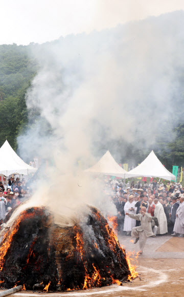 무산 스님 다비식 봉행