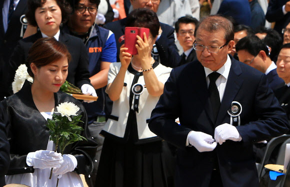 무산 스님 영결식 참석한 양승태