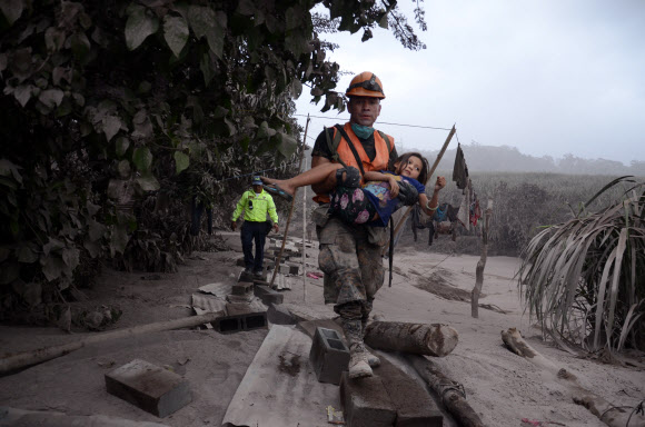 과테말라 화산 폭발…최소 25명 사망