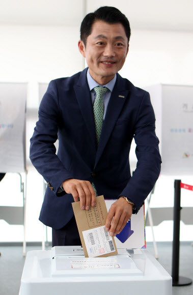 [사전투표] 사전투표하는 김유근
