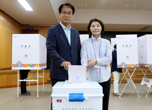 [사전투표] 권오을 경북지사 후보 사전투표