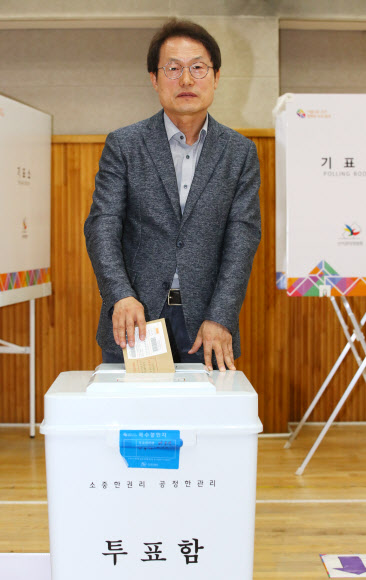 [사전투표] 사전투표하는 조희연 서울시 교육감 후보