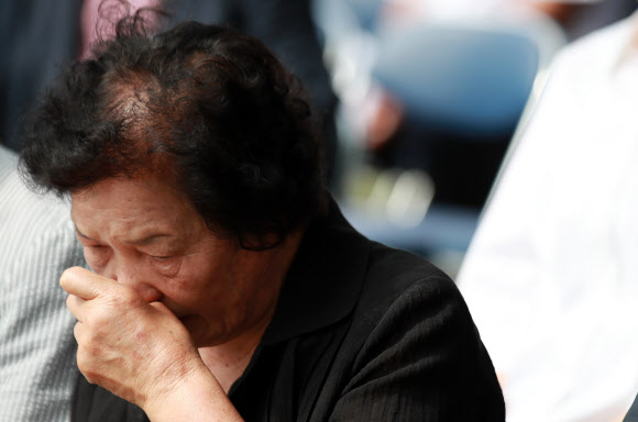 다시 6월, 어머니는 아들을 그리워 합니다