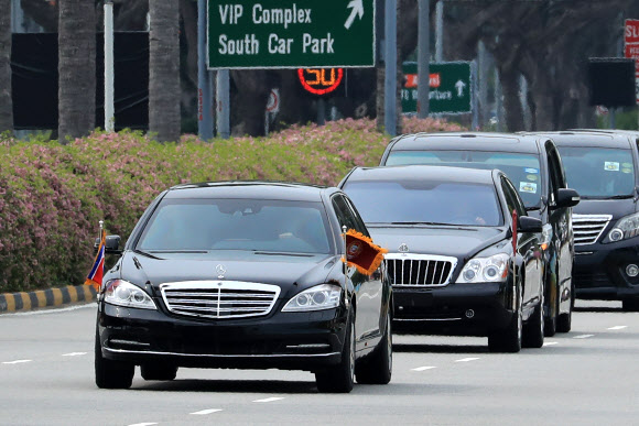 김정은 탑승 추정차량 창이공항에서 이동