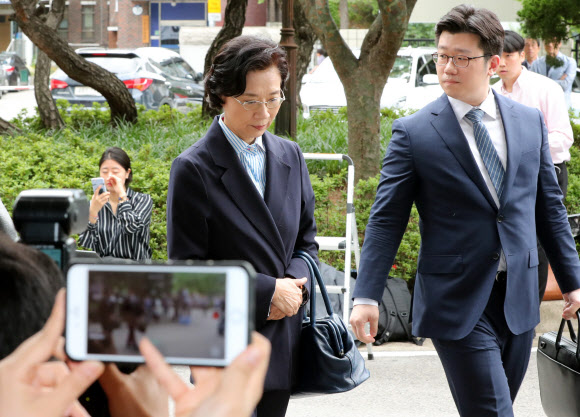 ‘갑질’ 이명희, 다시 포토라인에