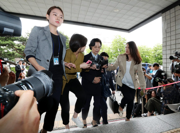 ‘갑질’ 이명희, 다시 포토라인에