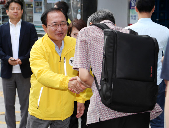 지지 호소하는 노회찬 원내대표