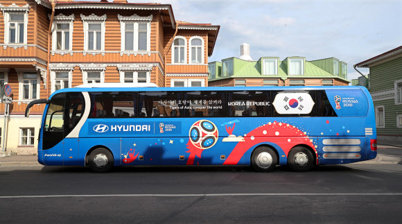 축구대표팀 마킹된 버스