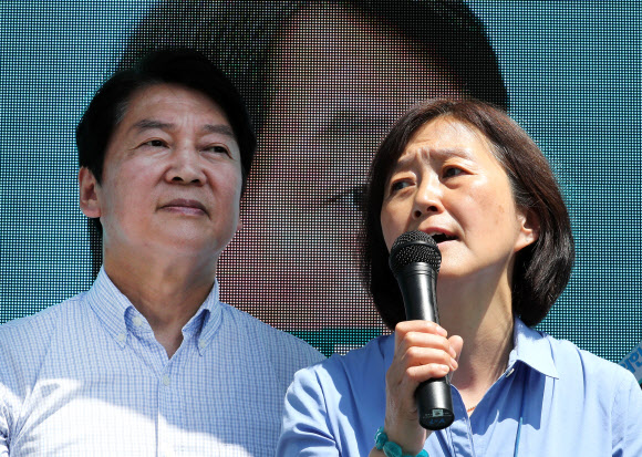 바른미래당 안철수 서울시장 후보 부인 김미경 교수가 12일 오전 서울 광진구 광장사거리 인근에서 열린 집중유세에서 발언하고 있다. 2018.6.12  연합뉴스