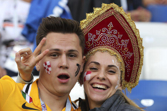 Croatia fans cheer prior the g
