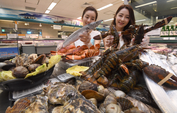 [서울포토] ‘신선한 수산물을 만원에’…이마트 만원의 행복 페스티벌