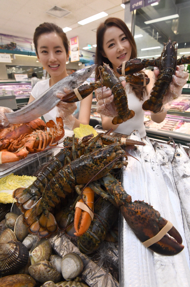 [서울포토] ‘신선한 수산물을 만원에’…이마트 만원의 행복 페스티벌