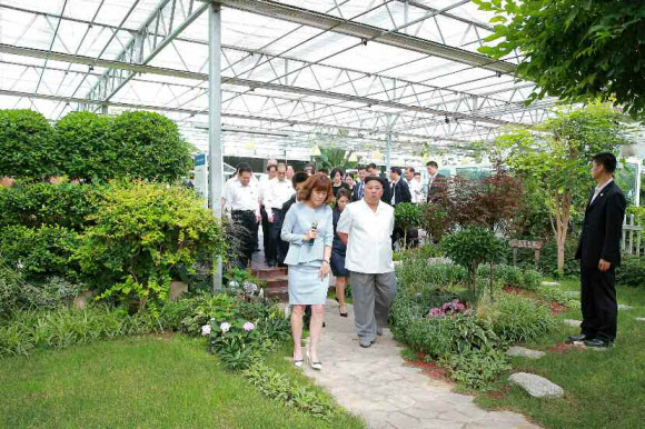 중국농업과학원 둘러보는 김정은