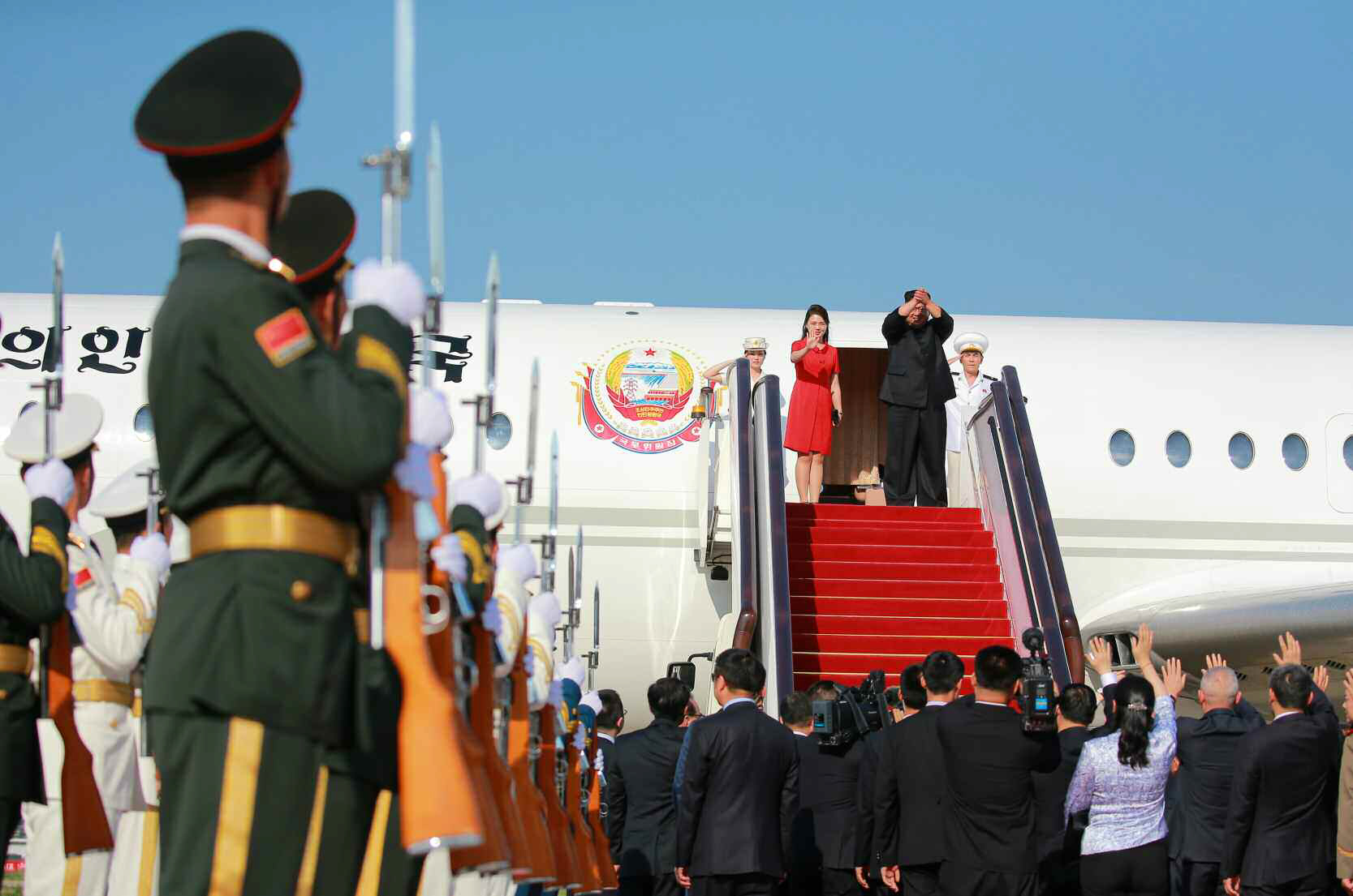 중국 떠나는 김정은 위원장 부부