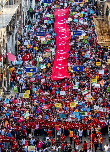 터키 24일 조기 대선·총선… 에르도안 대통령 지지율 50% 붕괴 