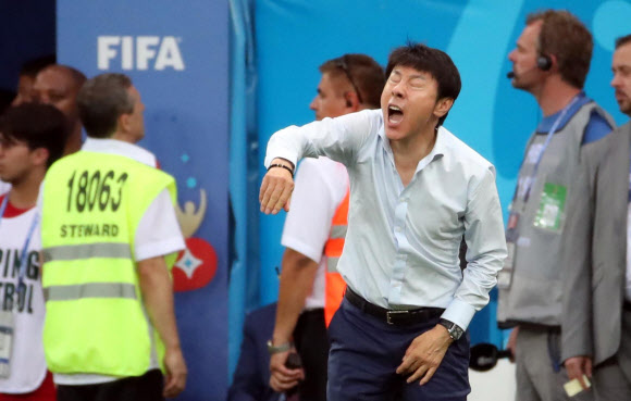 [월드컵] 신태용 감독 ‘목이 터져라’