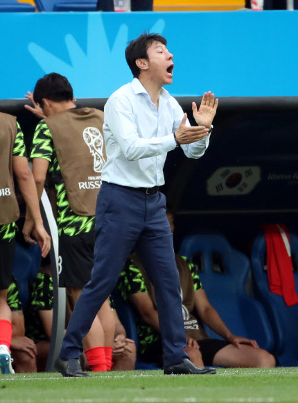 [월드컵] 선수들 격려하는 신태용 감독