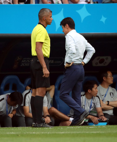 [월드컵] 고개 돌린 신태용 감독