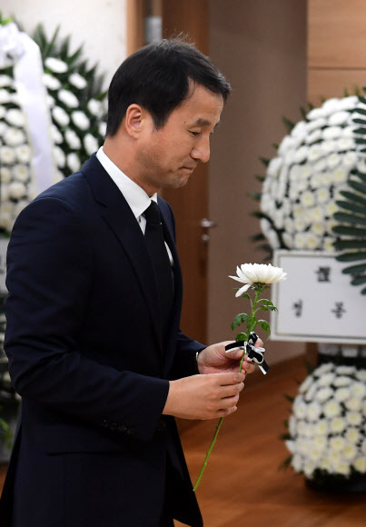 조문하는 한병도